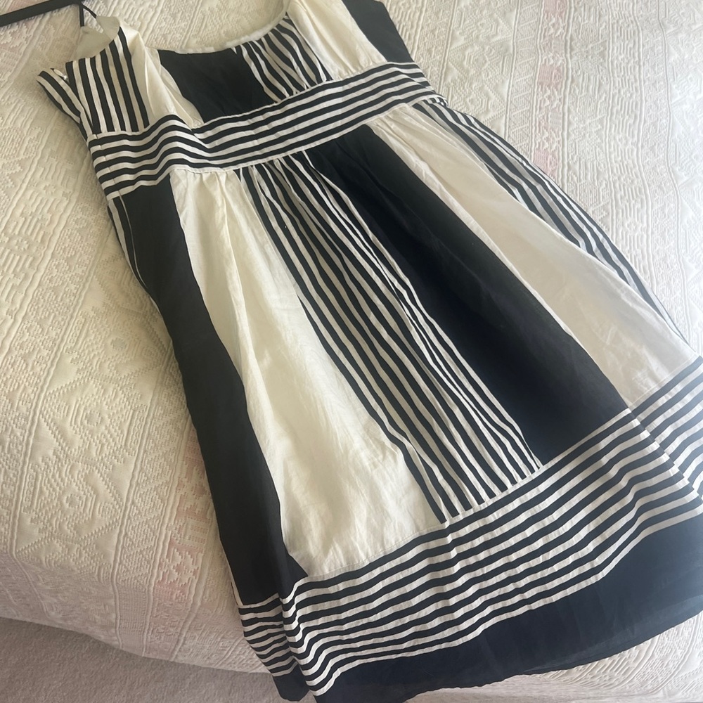And Taylor black-and-white dress vertical lines